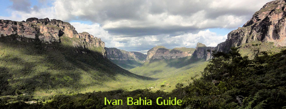 Amazing walking scenery in the Valé do Pati with Ivan Salvador da Bahia & Chapada Diamantiana national park's official tour guide